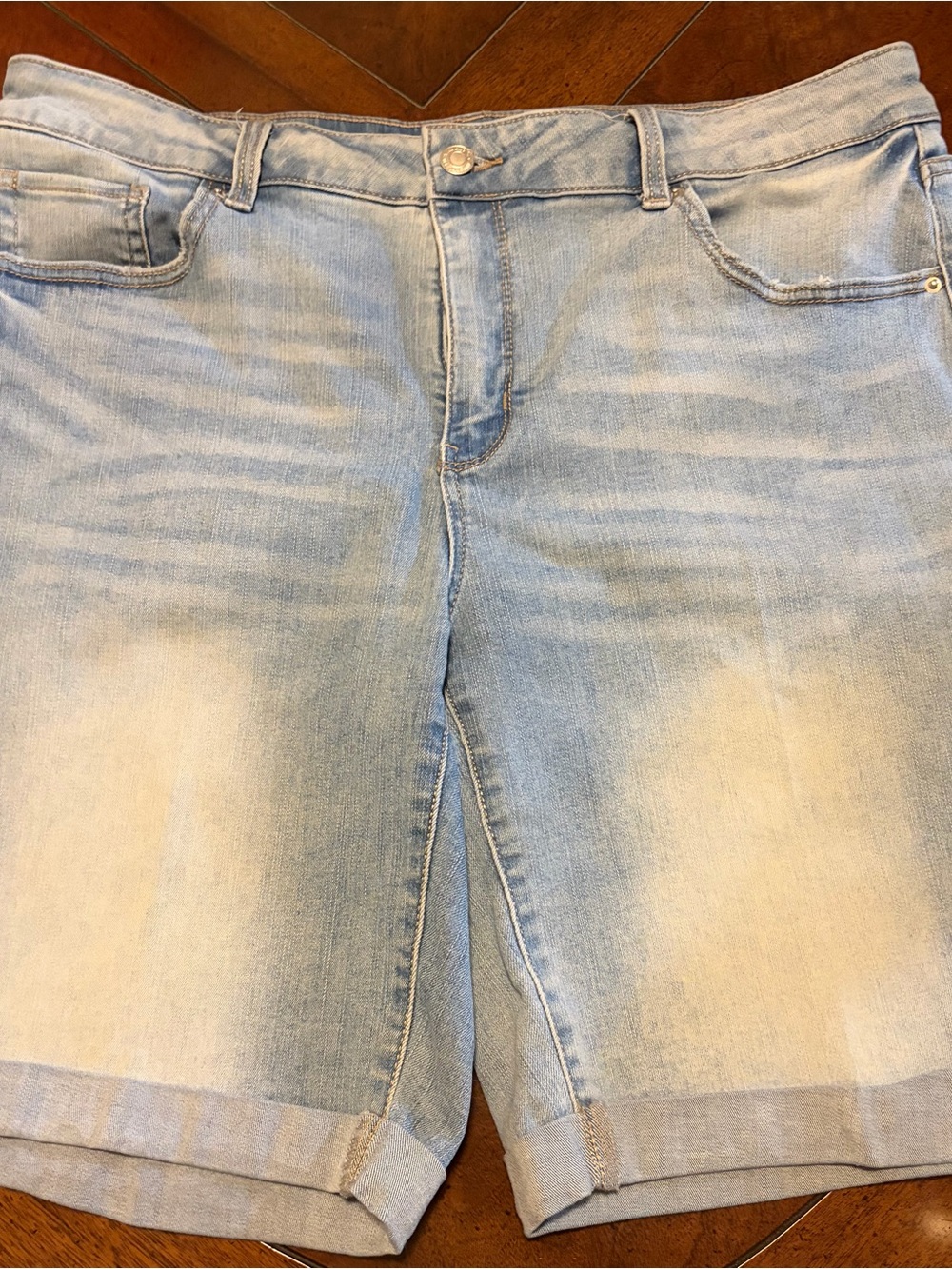 Time and Tru Light Wash Women's Denim Shorts